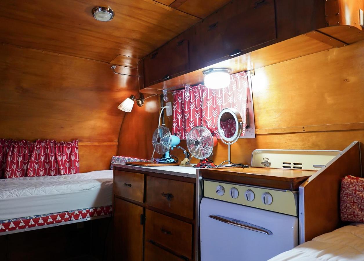Lone Star Glamp Inn Warrenton Экстерьер фото