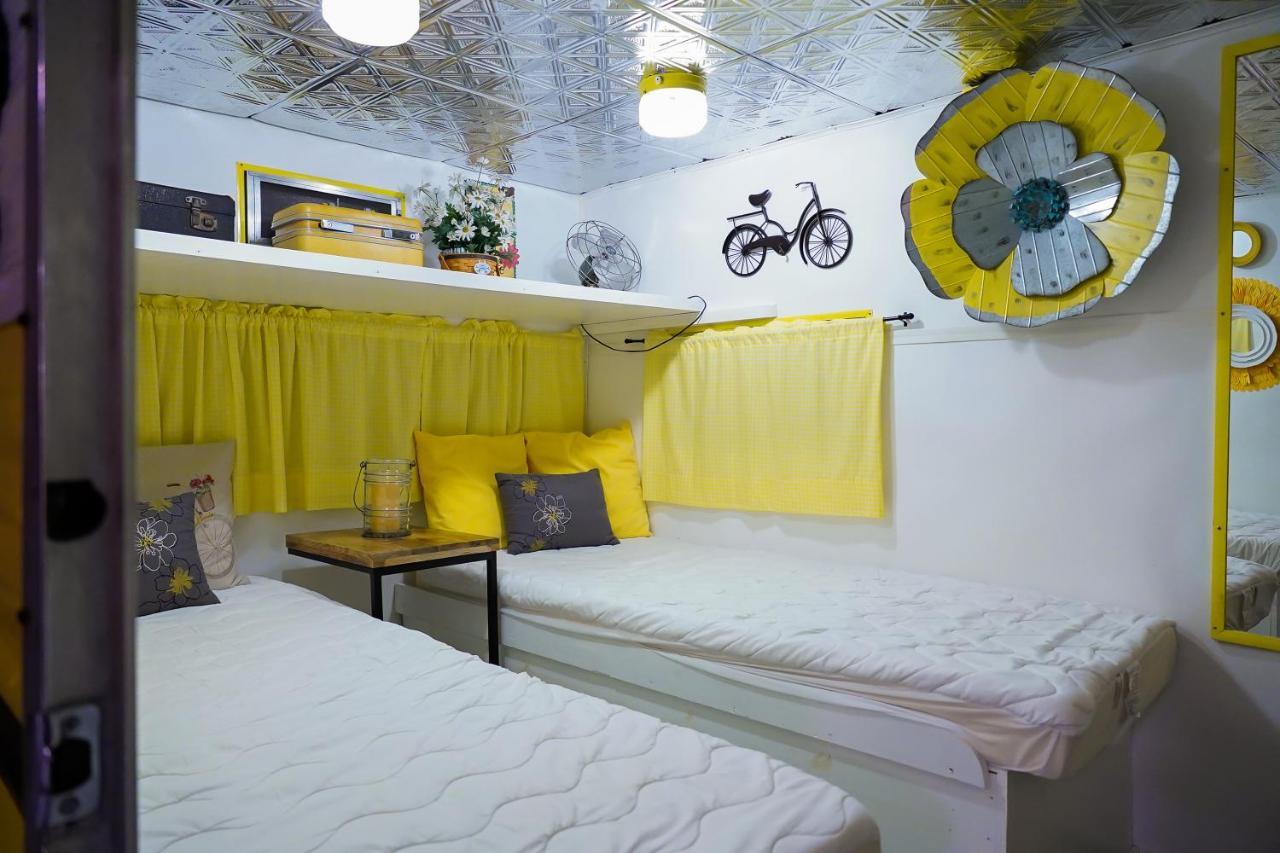 Lone Star Glamp Inn Warrenton Экстерьер фото