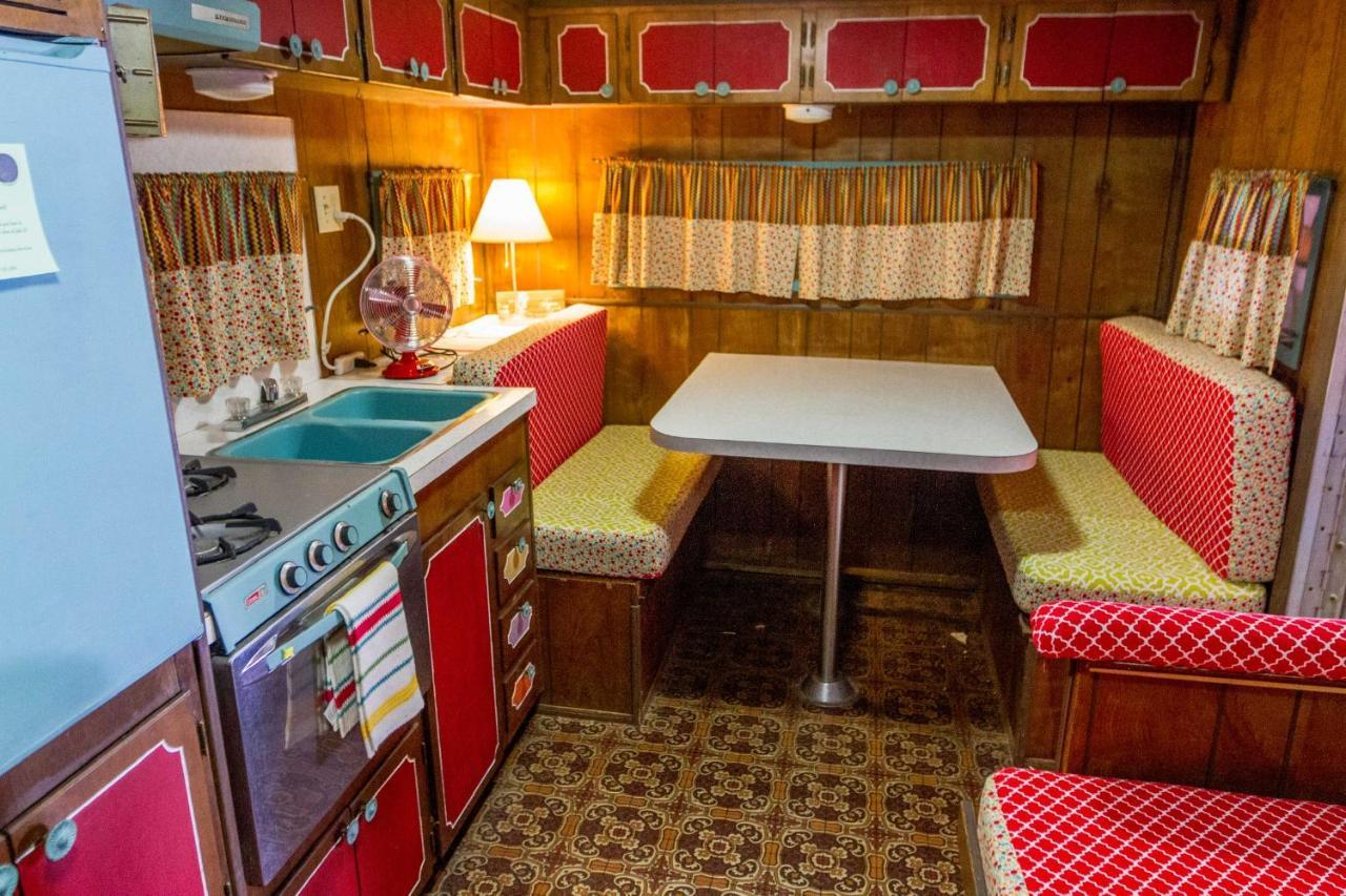 Lone Star Glamp Inn Warrenton Экстерьер фото