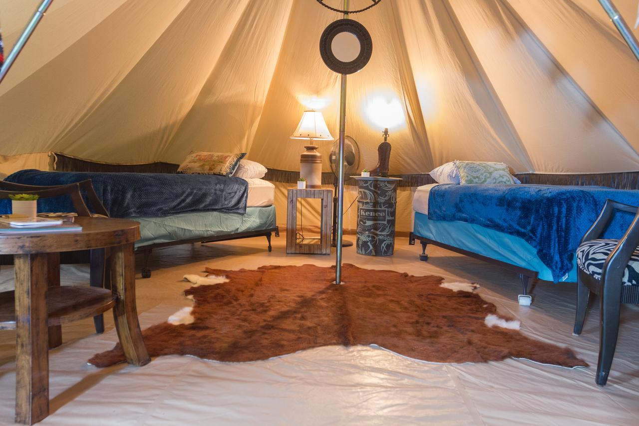 Lone Star Glamp Inn Warrenton Экстерьер фото